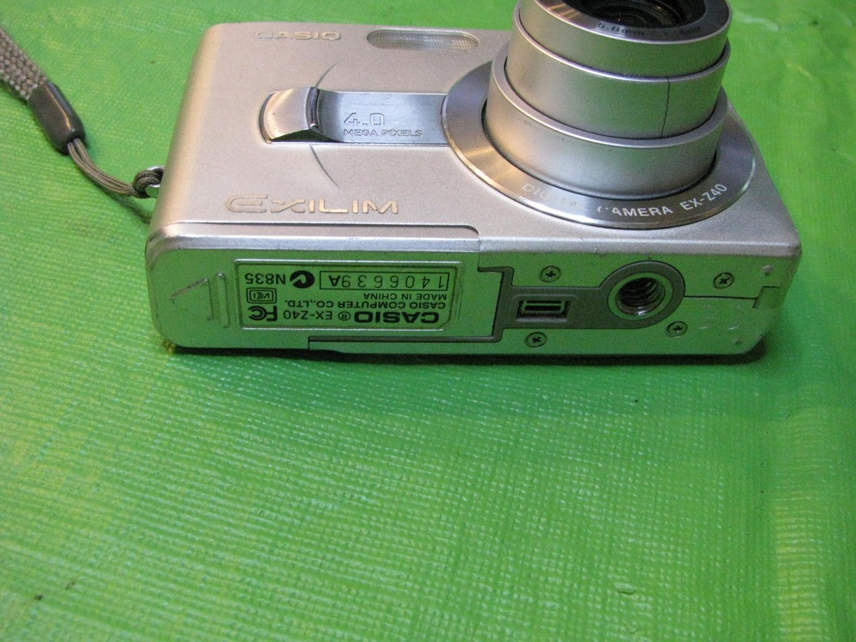 Casio EXILIM ZOOM EX-Z40 4.0MP Digital Camera - Silver (EXZ40S