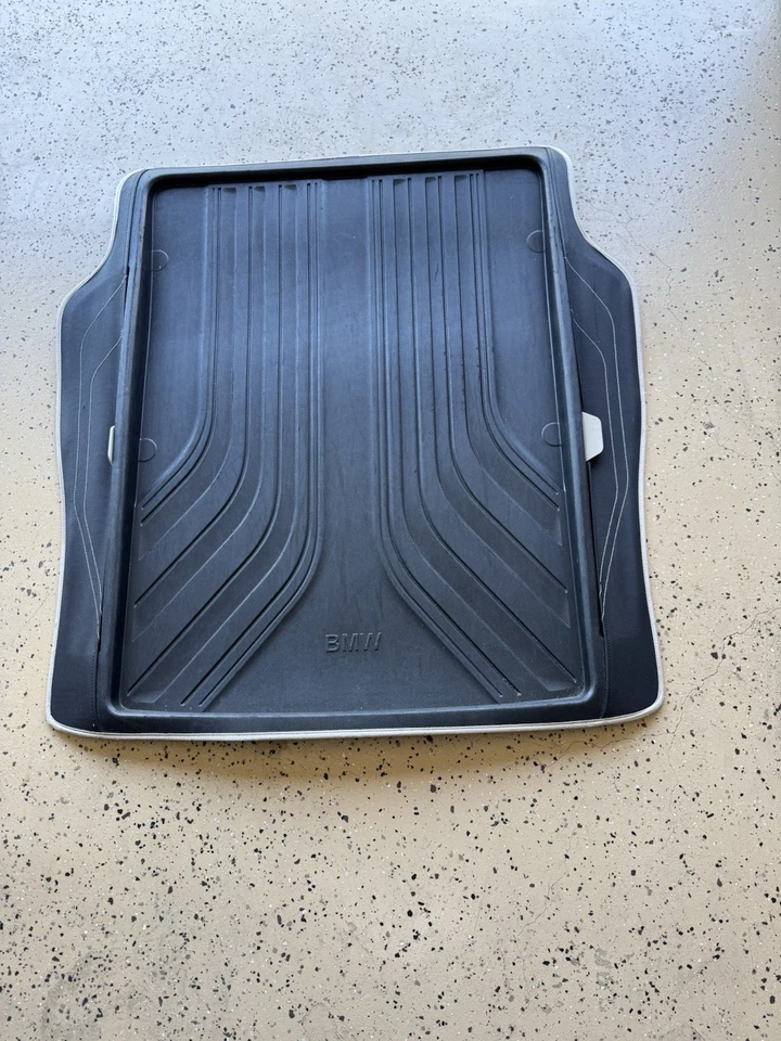 BMW 330i Trunk May - Image 3 of 3