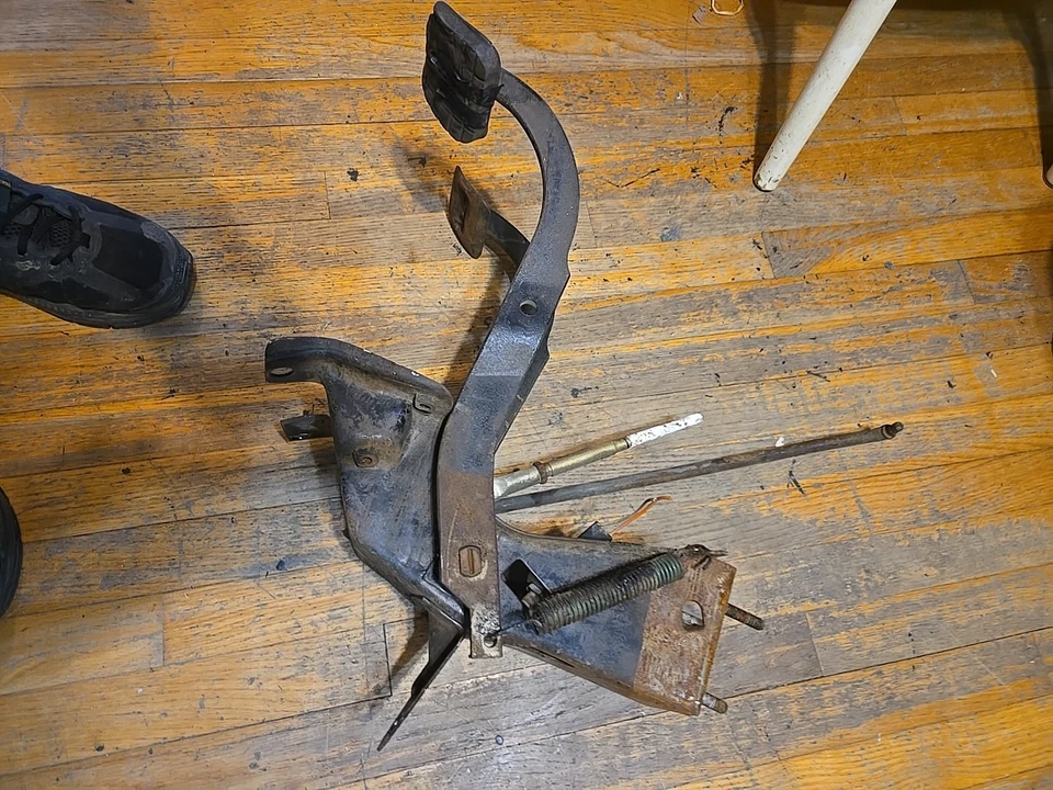 Chevy C10 K10 C20 K5 Blazer 1967-72 4 velocidades transmisión manual embrague pedales Oe Foto 2 de 4