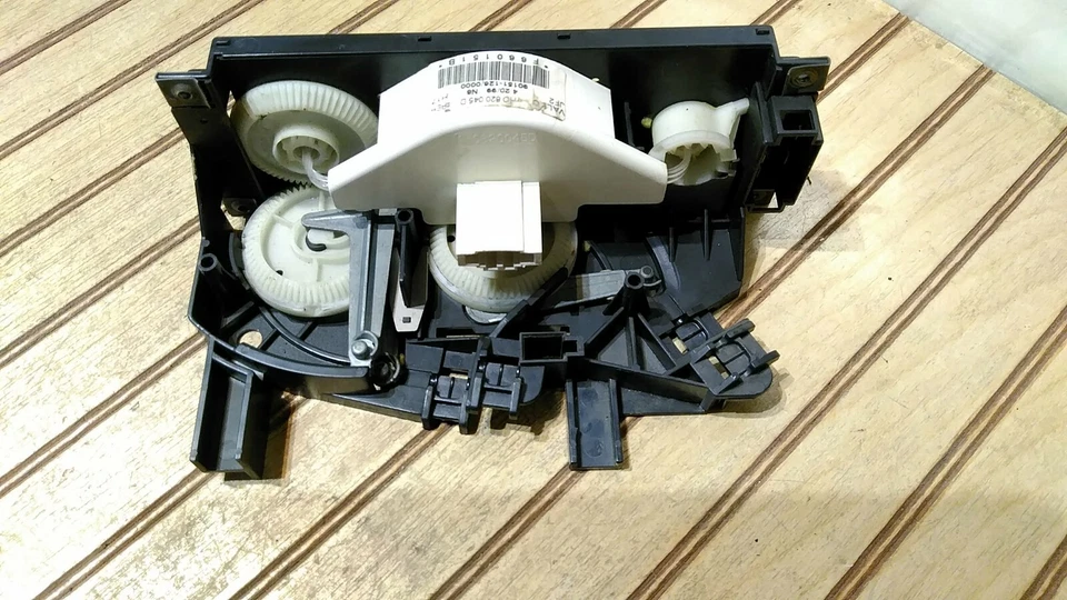 VOLKSWAGEN CABRIO/GOLF CONVERTIBLE A/C CLIMATE CONTROL OEM 1999-2002 - Image 4 of 4