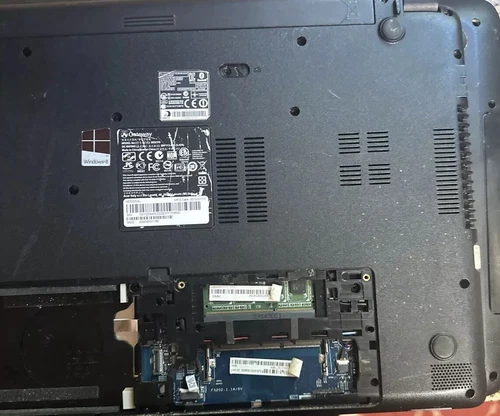 Gateway NE52204u Portatile AMD A4-5000 1.5GHz No HDD No Memoria Non Funzionante - Foto 7 di 8