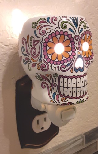 ScentSationals Day Of The Dead Skull Mini Plug In Wax Warmer TESTED WORKS GREAT!