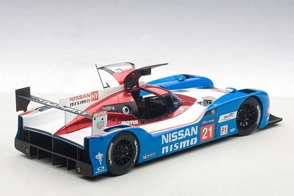 AUTOart Nissan GT-R LM Nismo #21 24h LeMans 201 1:18 81579