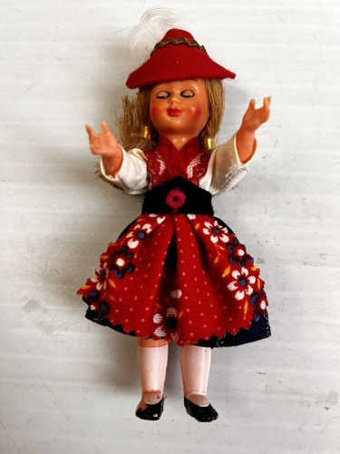 Bambola tedesca vintage 6" vestito rosso cappello capelli biondi occhi mobili braccia da collezione - Foto 2 di 8