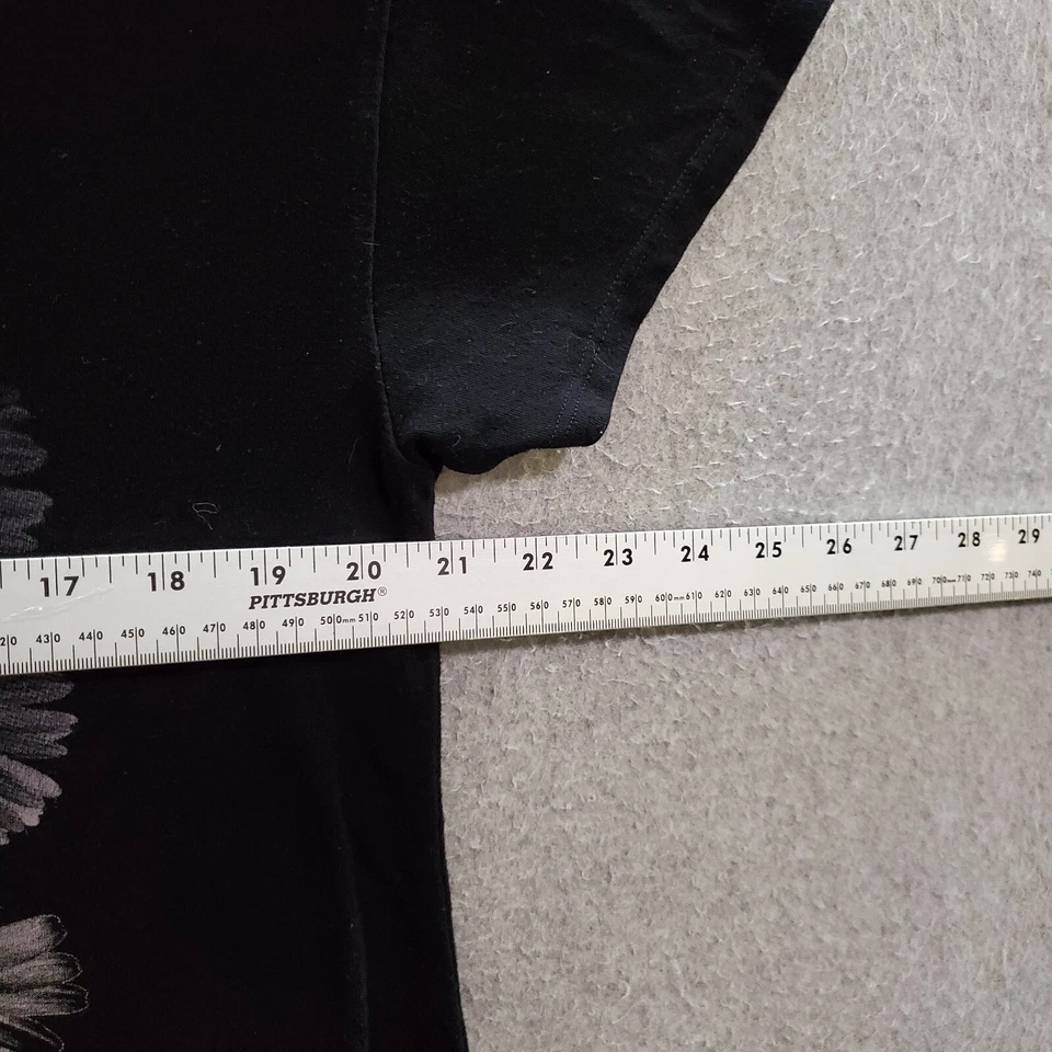 Camiseta gótica grande negra con calavera rosa grunge de metal Mulisha para mujer Foto 3 de 4