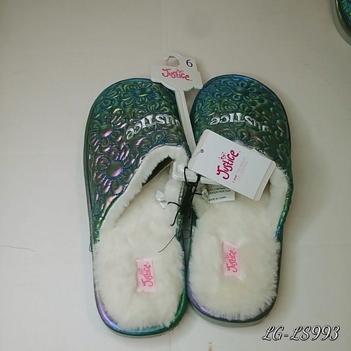 Justice purple Girls Slip-on Scuff Slippers Size 6 prismatic flowers. - Picture 4 of 4