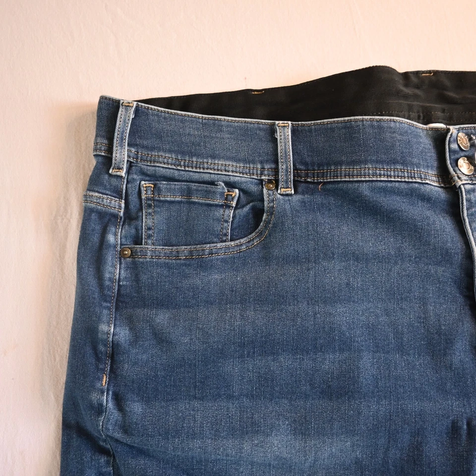 Pantalones cortos de mezclilla elásticos ligeros Bermudas Lane Bryant 28 Tighter Tummy Technology para mujer Foto 2 de 4