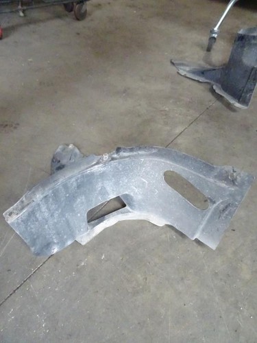 INNENKOTFLÜGEL LINKS VORNE VW Passat (3C2) Sedan 1.9 TDI (BLS) 3C0805977