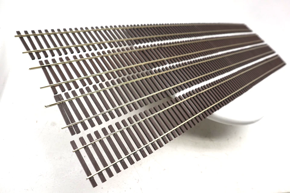 Micro-Engineering, 2-Rail O, 10-132, Code 148 Nickel Silver Flex Track, C-8 LN - Image 2 of 4