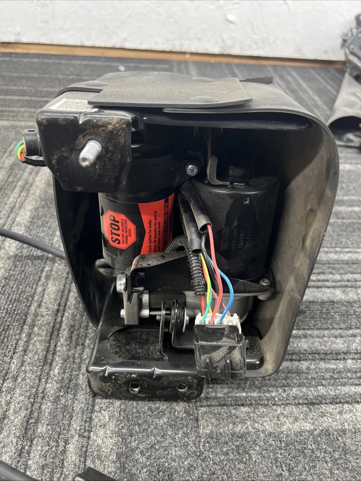 OEM 07-19 GMC Yukon Suburban Escalade Avalanche Air Suspension 1163126 - Image 2 of 4