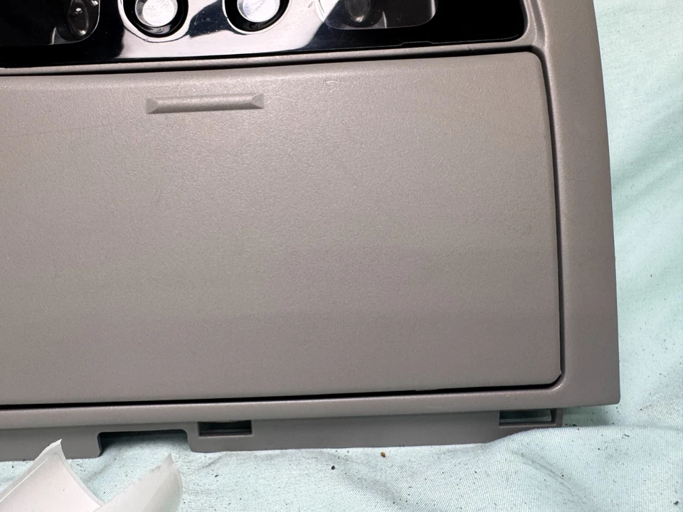 06-11 Lexus GS300 GS350 GS430 Overhead Console Dome Light Sunglass Holder Grey - Image 3 of 4