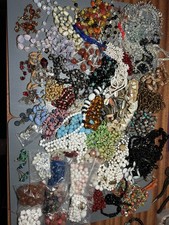 JOB LOT X  67 VINTAGE MAINLY GLASS BEAD JEWELLERY NECKLACES ALL FOR RESTRINGING 