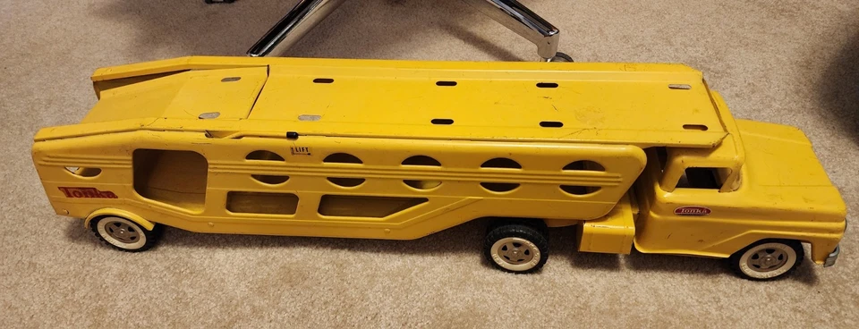 Transportador de coche Tonka vintage años 60 camión amarillo juguete de acero prensado usado Foto 2 de 4