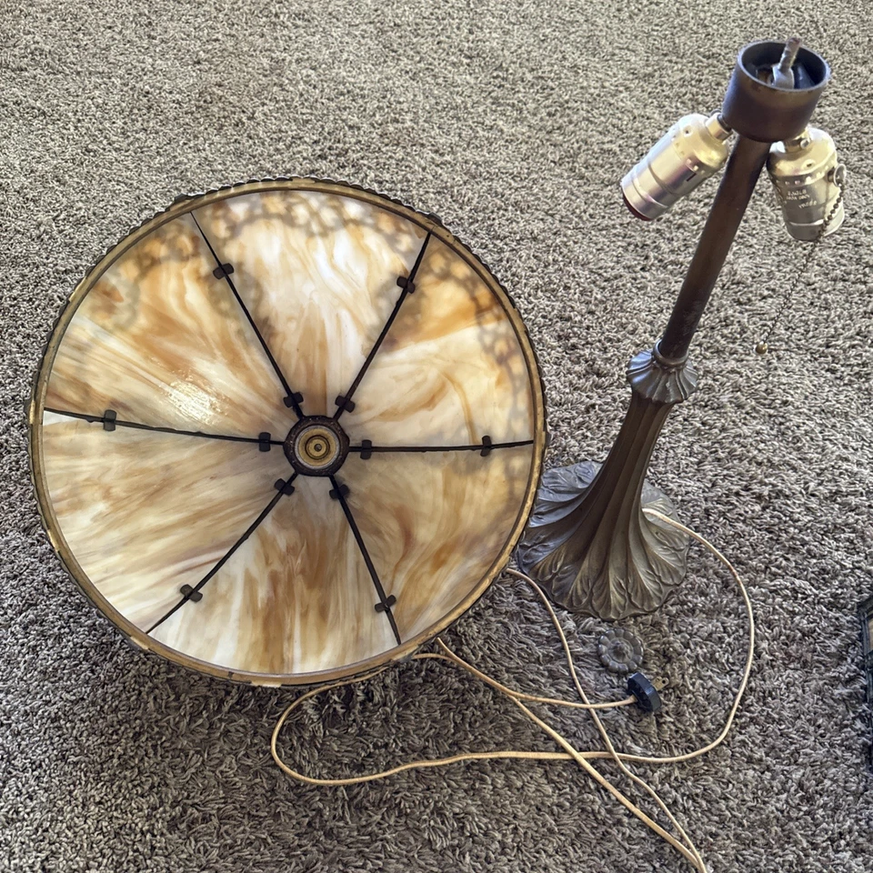 Abajur de mesa antigo Miller & Co. vidro escória art nouveau painel caramelo sombra década de 1920 - Imagem 2 de 4