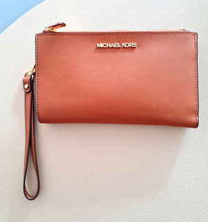Michael Kors Damen Wristlet Geldbörse aus Leder Braun mit Logo