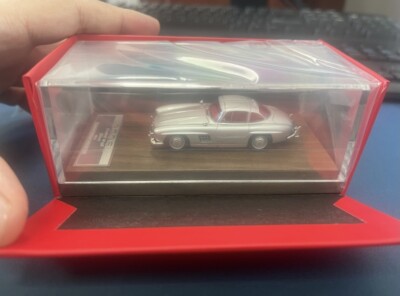 SCM 1:64 Mercedes-Benz 300SL W198 Classic Diecast Car Model Silver Wooden Base