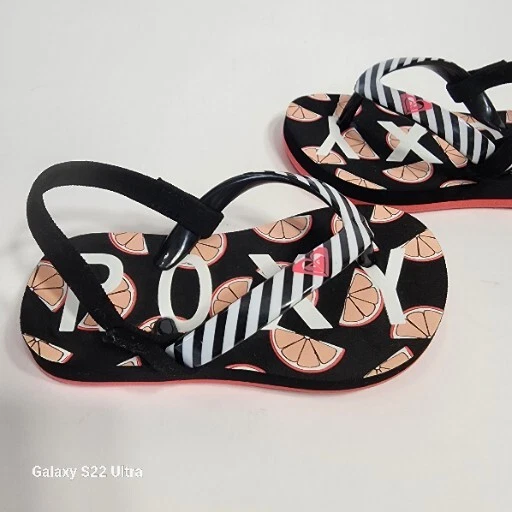 Sandalia chancla Roxy para niños pequeños a rayas negras blancas con melones coral melocotón 5/6 Foto 2 de 4