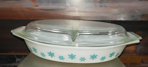 Vintage PYREX Cinderella Snowflake Turquoise Divided Casserole Dish 1.5 Qt.+Lid
