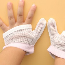 2Pairs Boy Girl Sucking Gloves for Reducing Thumb Sucking Habits
