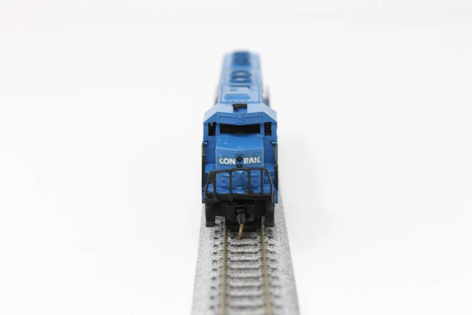N Scale Model Power SD45 Diesel Locomotive Conrail CR 1637 Blue DC - Image 2 of 4