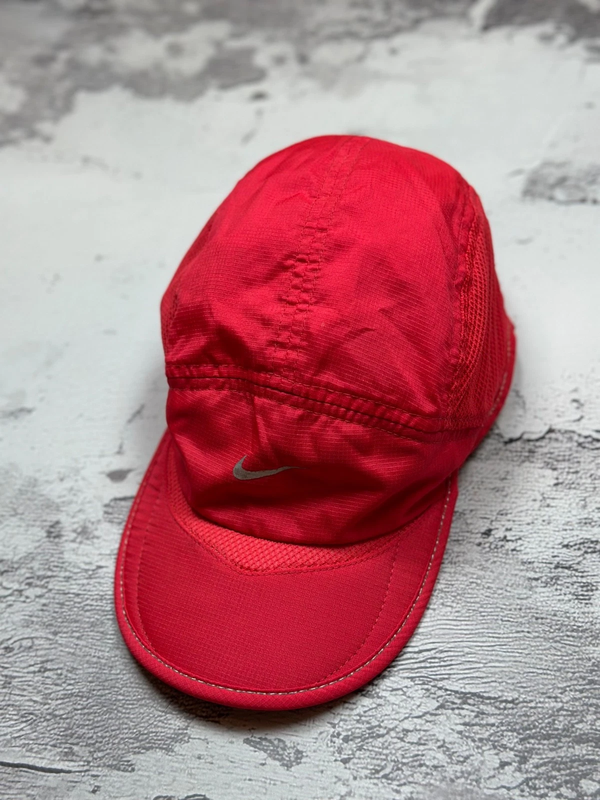 Nike Daybreak Dri-Fit Running Hat Cap Red Men’s 5 panel Y2K Style 90s