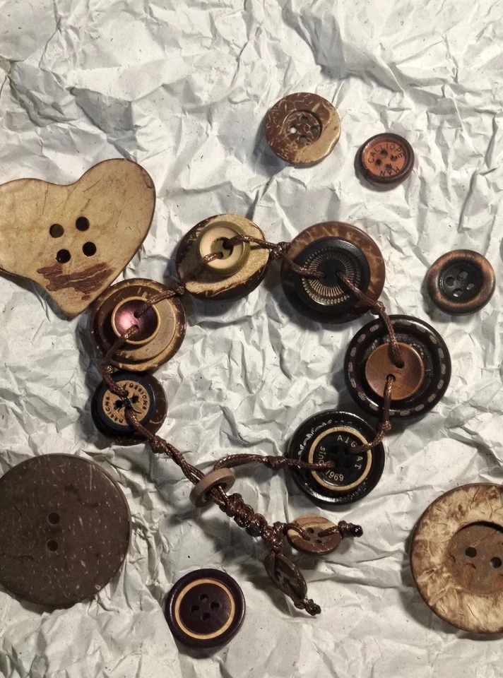 20 Mixed Vintage Wood Buttons Lot For Sewing Diy Project Special Shape buttons - Image 4 of 4