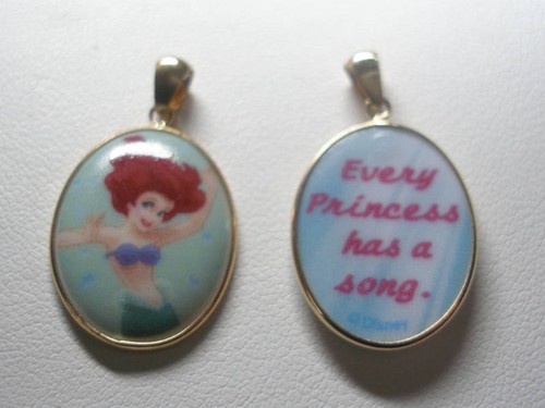 14KT GOLD DISNEY PRINCESS ARIEL PORCELAIN PENDANT - Picture 2 of 5