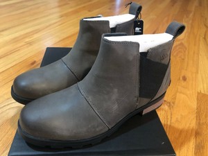 emelie chelsea boot