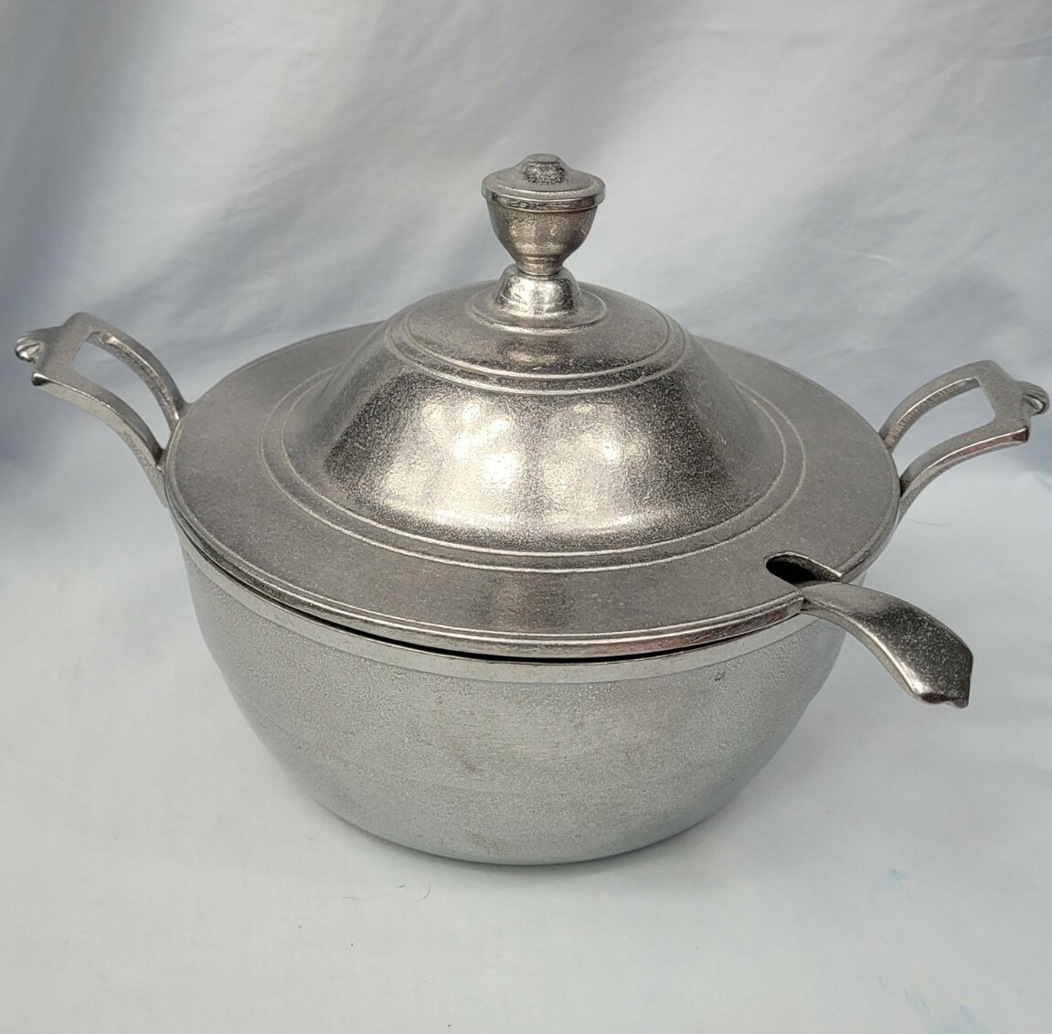 Vintage Wilton Mount Joy PA Armetale Pewter RWP Soup Tureen With Lid
