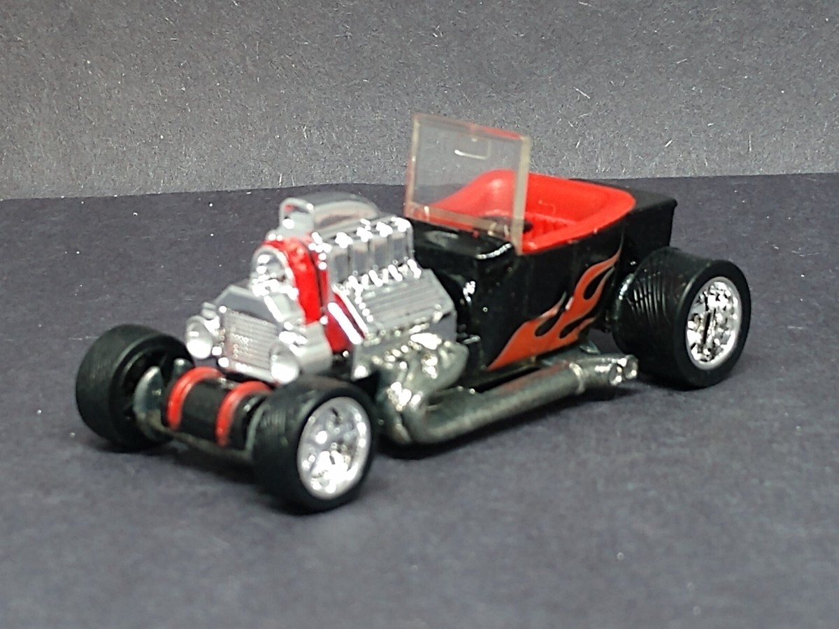 23 Ford T-Bucket Hot Rod Collectible 1:64 Scale Diorama Diecast