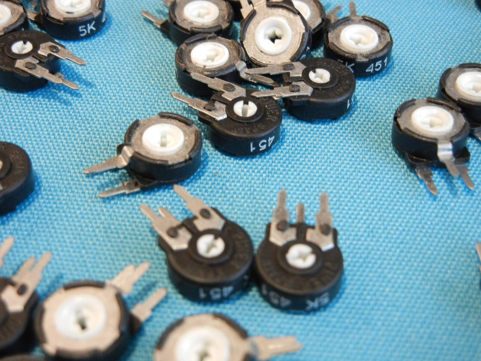 5 kOhms 0.15W Through Hole Trimmer Potentiometer 1.0 Turn Vertical Mount 10 pcs.