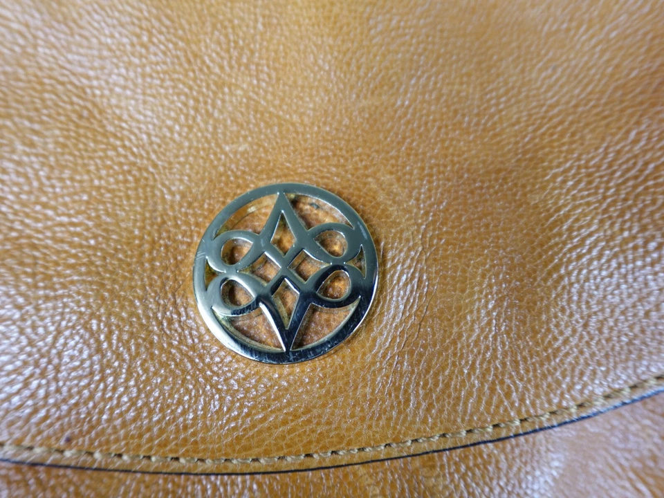 Antonio Melani Women's Leather Shoulder Bag Brown Tan Gold Chain Strap Purse - Image 4 of 4