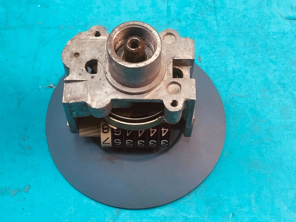 Medidor velocímetro camioneta Toyota Stout años 60 genuino nuevo de stock Foto 2 de 3