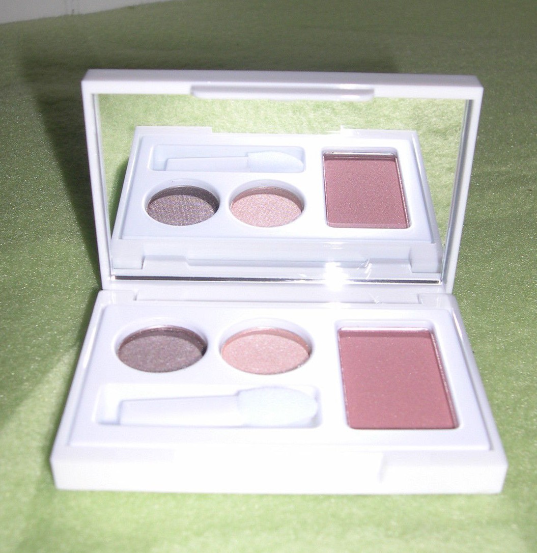 Elizabeth Arden Duos EyeshadowSPARKLE and SMOKECheekcolorSUGAR PLUM