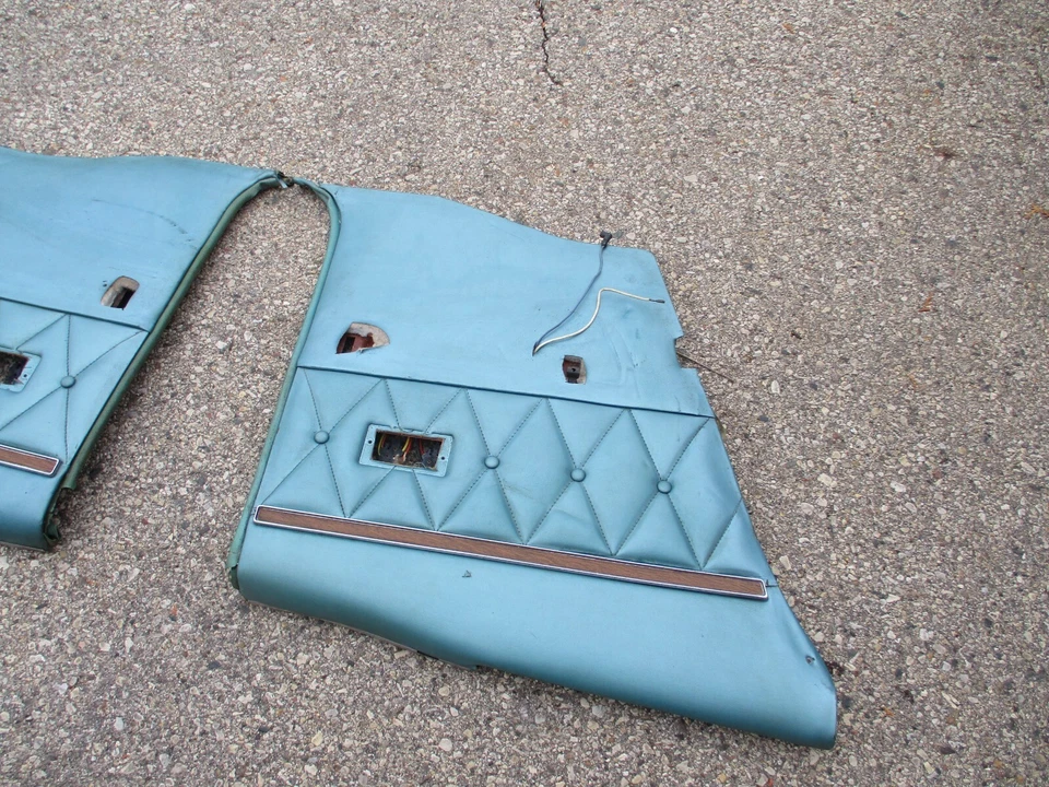 Lincoln Continental Mark III 1968 1969 1970 paneles de puerta con moldura trasera Foto 4 de 4