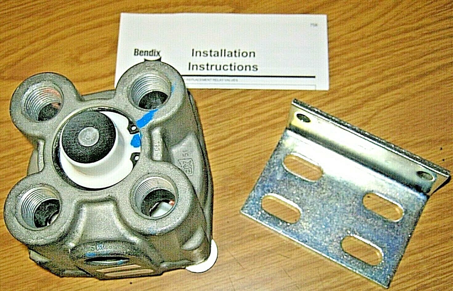 *NEW* OEM GENUINE BENDIX R-12 RELAY VALVE 5.5 psi pn - 065181 | eBay