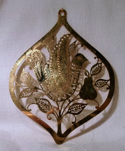 3 Gold Tone Filigree Ornaments BIRDS - Picture 3 of 4