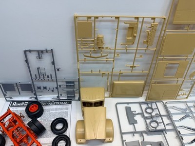 Revell 1:25 Scale Kenworth T-900 Australia Vintage Started Semi