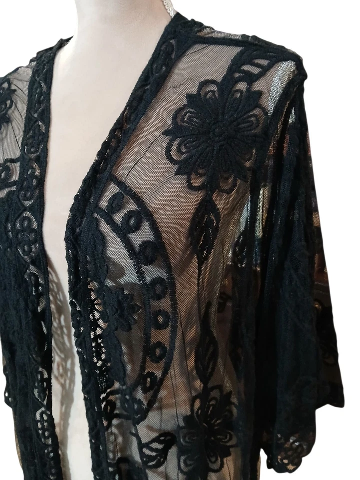 Kimono largo verde abierto encaje bordado caprichoso grunge bosque hada Foto 2 de 4