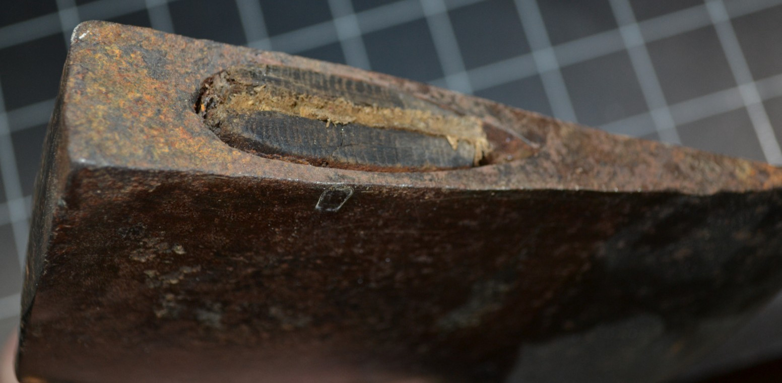 PEAVEY MFG - OAKLAND MAINE - 2 1/2# SINGLE BIT AXE  W ORIGINAL HANDLE