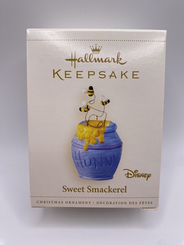 Hallmark Keepsake Ornament 2006 Disney Winnie The Pooh SWEET SMACKEREL- NEW-READ