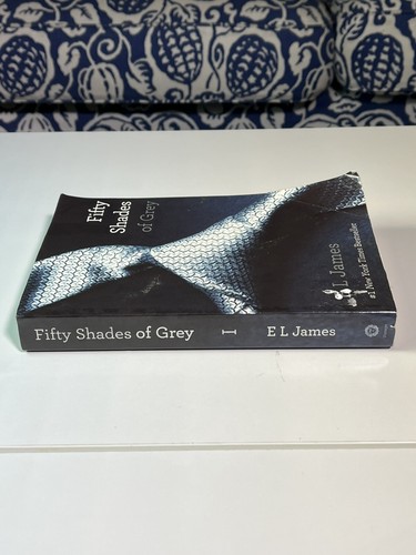 Fifty Shades of Grey & Darker by E L James Paperback, 1st Vintage Books Edition) - Picture 18 of 19