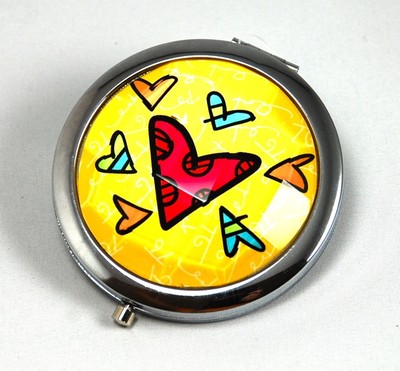 ROMERO BRITTO MIRROR COMPACT: HEART (YELLOW BCKD)  ** NEW ** GIFT BLACK BOX 