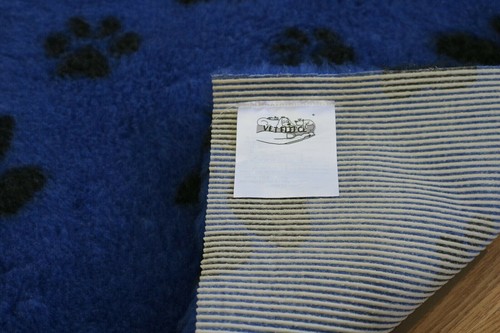 VETFLEECE Non Slip Deep Pile Fleece Vet Bed Roll Dog Cat Blue Charcoal Paws - Picture 3 of 3