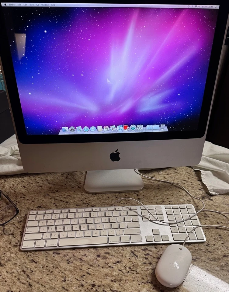 Apple iMac 21.5" 2010 Intel Core 2 Duo 2.GHz 1GB RAM w/Mouse and Keyboard - Image 2 of 4