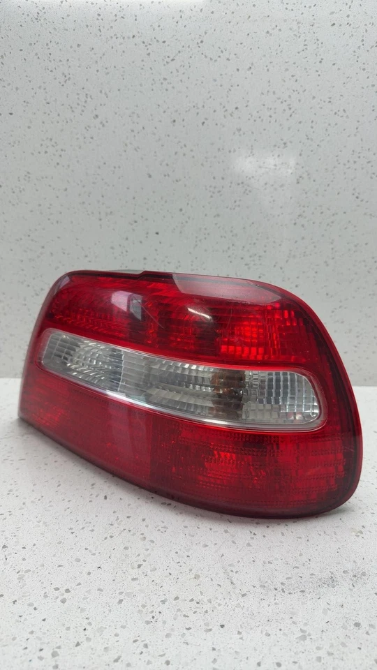 2000-2004 VOLVO 40 SERIES Right Tail Light Assembly B368-6 - Image 3 of 4