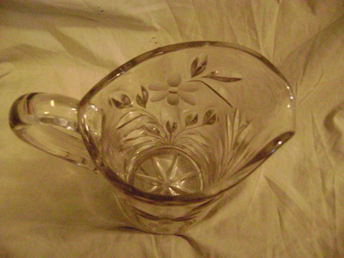 Vintage Klar Pressglas Krug - geätzte Blumen/Rand - schwer - keine Spuren - Bild 4 von 9