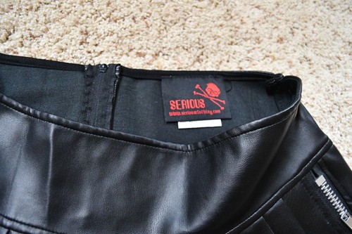 BLACK POLYURETHANE MICRO PLEATED MINI SKIRT SERIOUS XL ZIPPERS - Picture 4 of 6