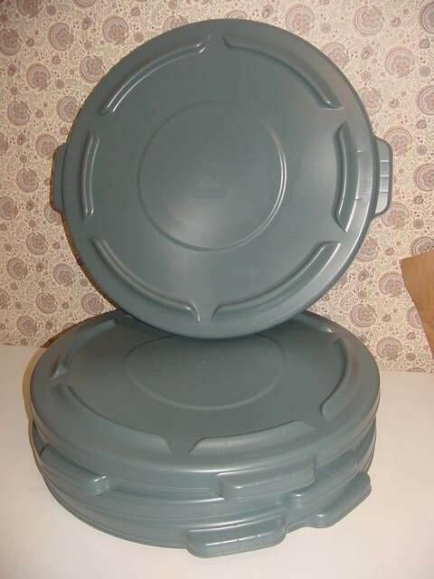 Rubbermaid Commercial Products FG263100DGRN Brute Heavy-Duty Round Trash//Garbage Lid Renewed Green 32-Gallon