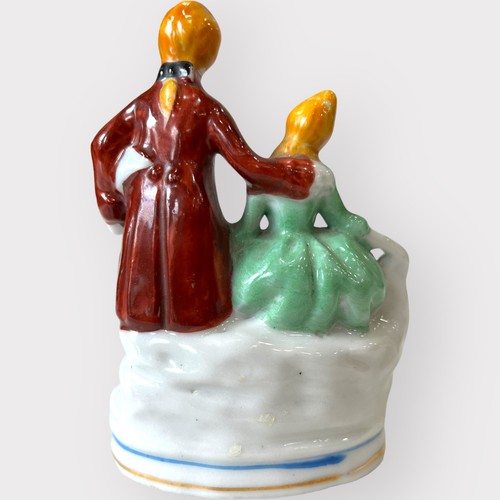 Estatuilla vintage victoriana de cortejo hombre y dama mujer 4" Japón ocupado - Imagen 3 de 7